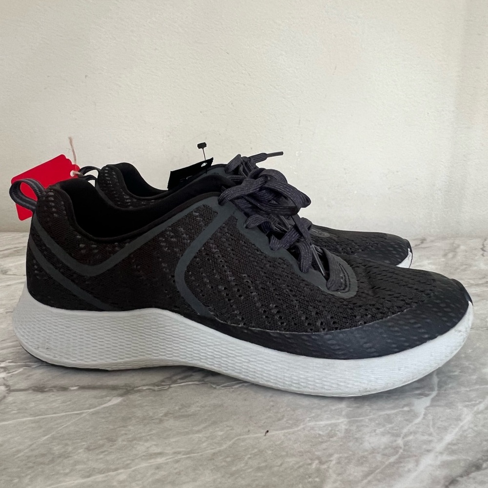 Dansko Women's Sky sneaker in black mesh size 7